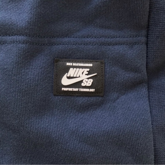 Nike SB // NWOT Classic Crewneck - Picture 4 of 8